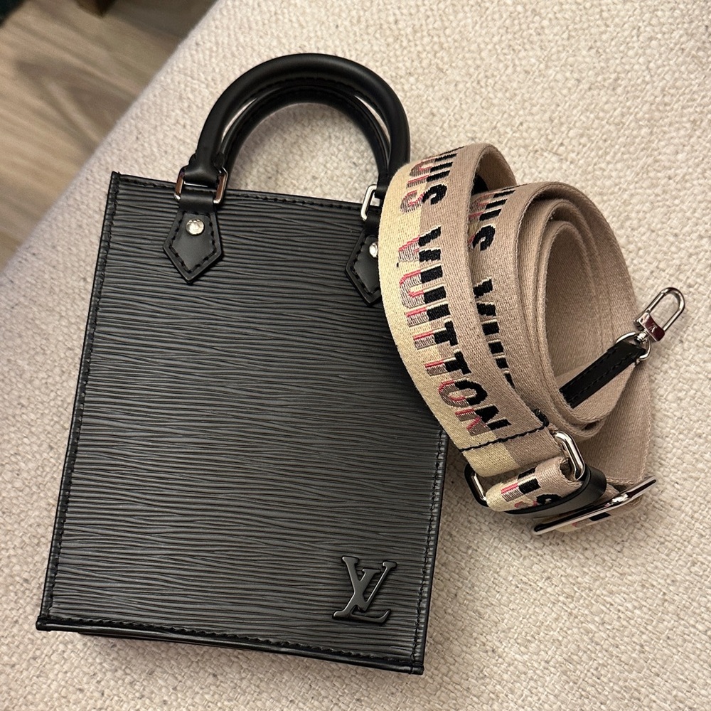 Louis Vuitton Black Epi Petite Sac Plat